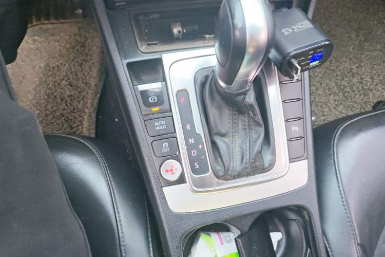 Used Volkswagen Magotan 2015 Revised Version 2.0 TSI Luxury Edition Gear Lever