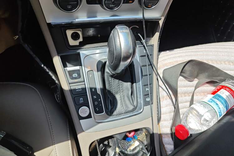 Used Volkswagen Magotan 2015 Revised Version 2.0 TSI Prestige Edition Gear Lever