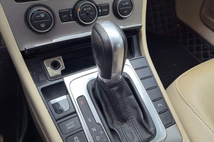 Used Volkswagen Magotan 2015 1.8TSI Advanced Model Gear Lever