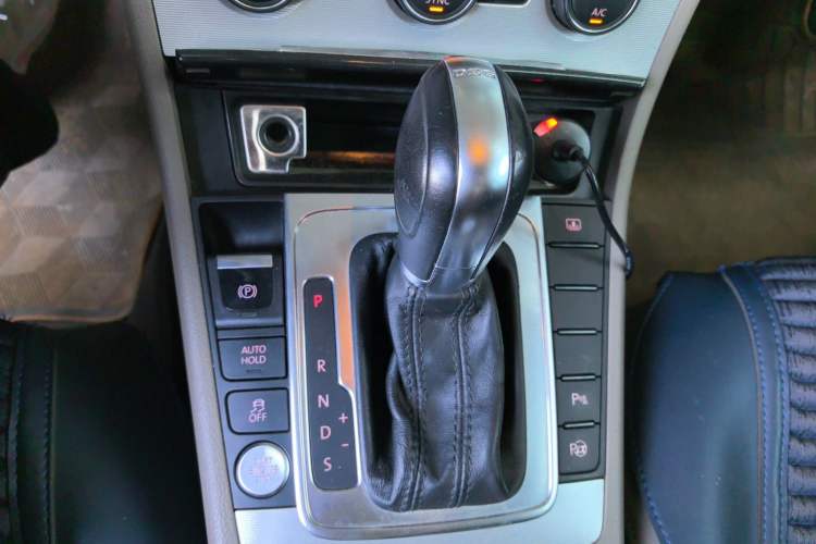 Used Volkswagen Magotan 2015 1.8TSI Prestige Model Gear Lever