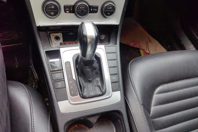 Used Volkswagen Magotan 2015 2.0 TSI Luxury Model Gear Lever