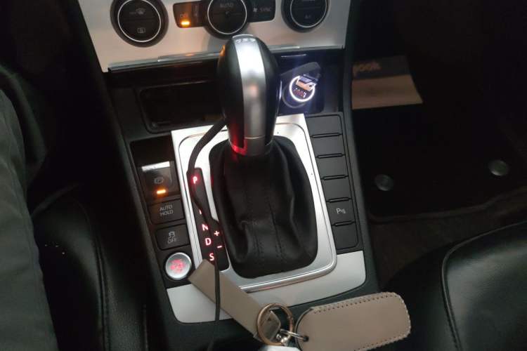 Used Volkswagen Magotan 2015 2.0 TSI Luxury Model Gear Lever