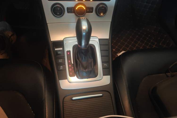 Used Volkswagen Magotan 2015 2.0 TSI Luxury Model Gear Lever