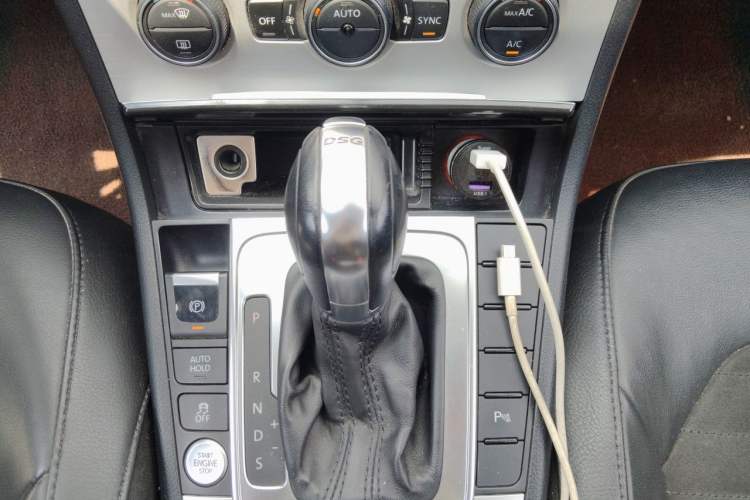 Used Volkswagen Magotan 2015 Revised Version 2.0 TSI Luxury Edition Gear Lever
