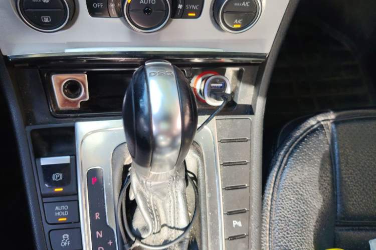 Used Volkswagen Magotan 2015 1.8TSI Luxury Model Gear Lever
