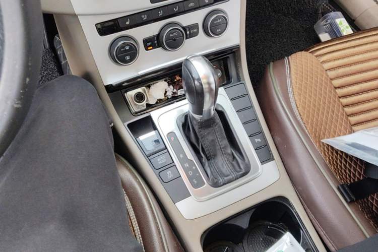 Used Volkswagen Magotan 2015 1.8TSI Luxury Model Gear Lever