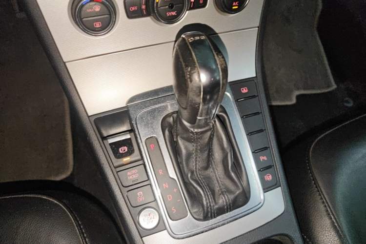 Used Volkswagen Magotan 2015 1.8TSI Prestige Model Gear Lever