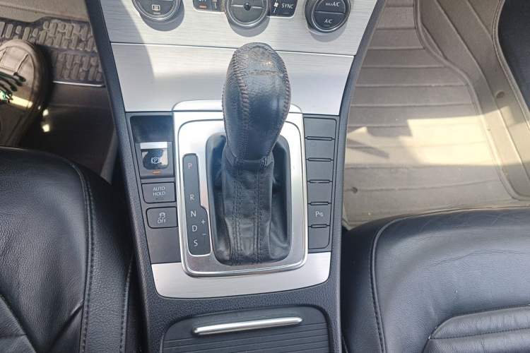 Used Volkswagen Magotan 2015 1.8TSI Advanced Model Gear Lever