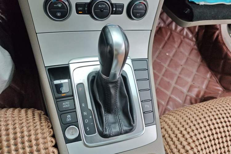 Used Volkswagen Magotan 2015 Facelift 1.8TSI Luxury Model Gear Lever