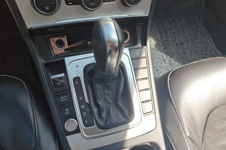 Used Volkswagen Magotan 2015 2.0 TSI Prestige Model Gear Lever