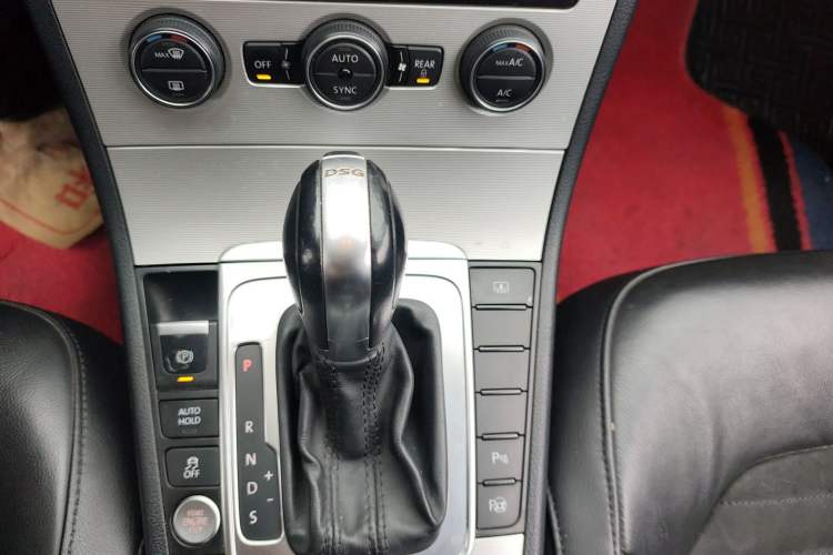 Used Volkswagen Magotan 2015 Revised 1.8TSI Prestige Version Gear Lever