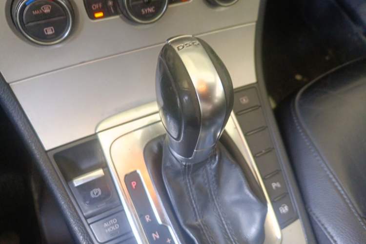 Used Volkswagen Magotan 2015 1.8TSI Prestige Model Gear Lever
