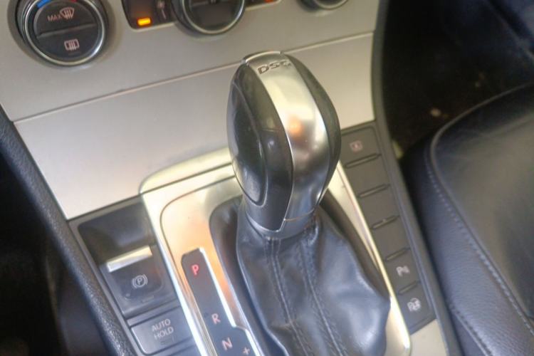 Used Volkswagen Magotan 2015 1.8TSI Prestige Model Gear Lever