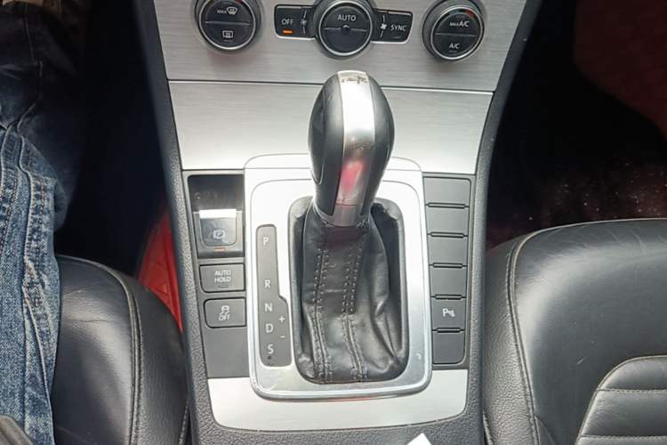 Used Volkswagen Magotan 2015 1.8TSI Advanced Model Gear Lever