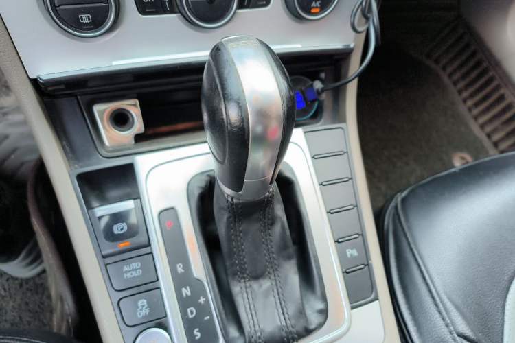 Used Volkswagen Magotan 2015 Facelift 1.8TSI Luxury Model Gear Lever