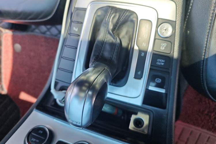 Used Volkswagen Magotan 2015 Facelift 1.8TSI Luxury Model Gear Lever