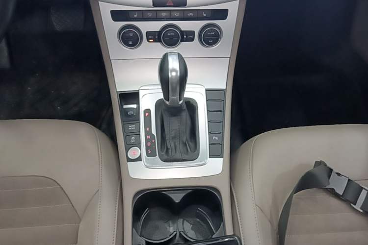 Used Volkswagen Magotan 2015 Facelift 1.8TSI Luxury Model Gear Lever