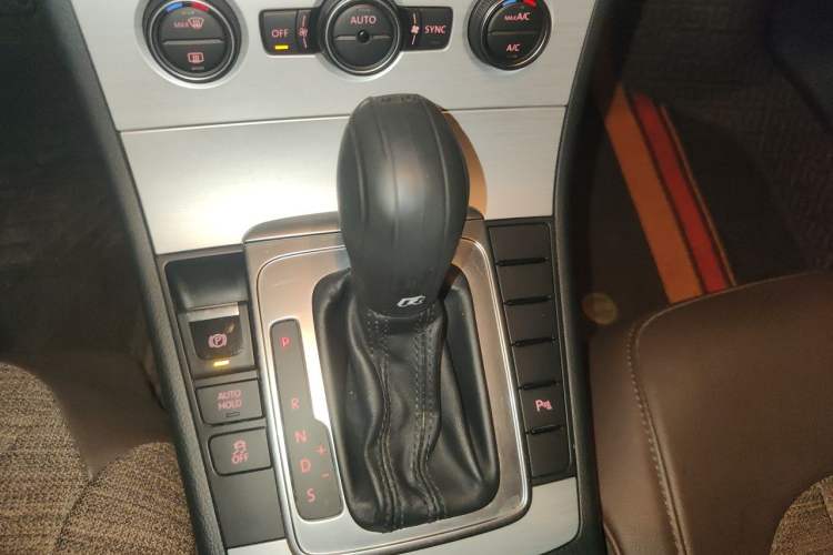 Used Volkswagen Magotan 2015 1.8TSI Advanced Model Gear Lever
