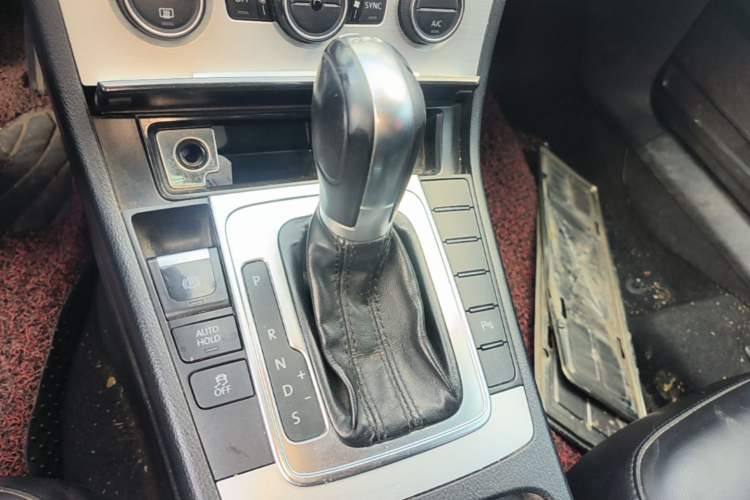 Used Volkswagen Magotan 2015 1.8TSI Advanced Model Gear Lever