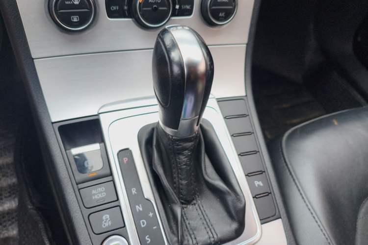Used Volkswagen Magotan 2015 Revised 1.8TSI Prestige Version Gear Lever