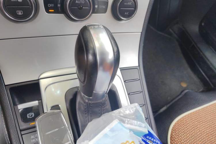 Used Volkswagen Magotan 2015 Facelift 1.8TSI Luxury Model Gear Lever