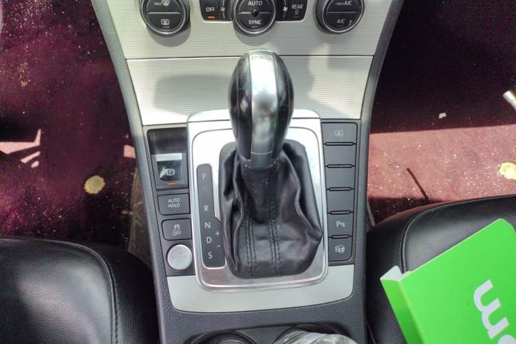 Used Volkswagen Magotan 2015 2.0 TSI Prestige Model Gear Lever