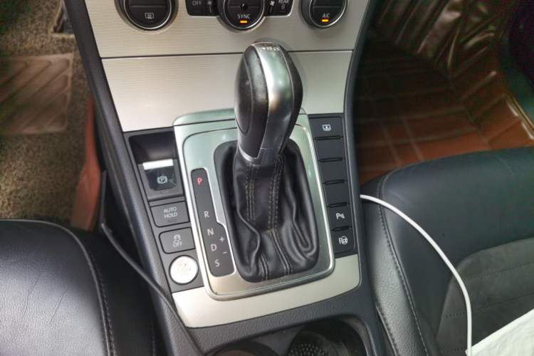 Used Volkswagen Magotan 2015 2.0 TSI Prestige Model Gear Lever