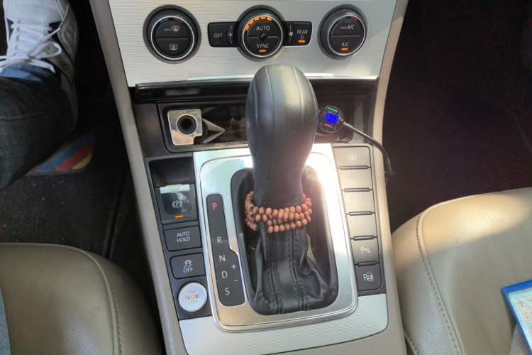 Used Volkswagen Magotan 2015 2.0 TSI Prestige Model Gear Lever