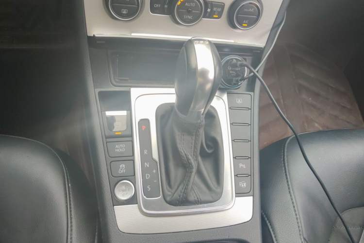 Used Volkswagen Magotan 2015 Revised 1.8TSI Prestige Version Gear Lever