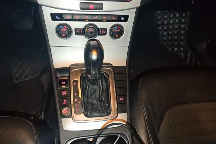 Used Volkswagen Magotan 2015 Facelift 1.8TSI Luxury Model Gear Lever