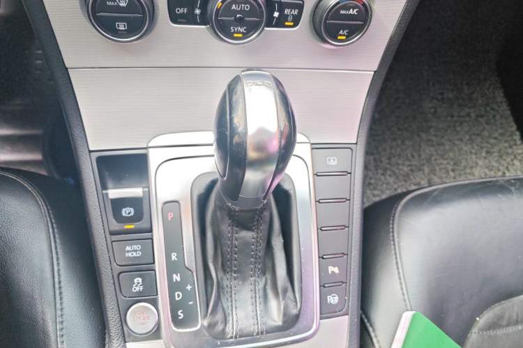 Used Volkswagen Magotan 2015 Revised Version 2.0 TSI Prestige Edition Gear Lever