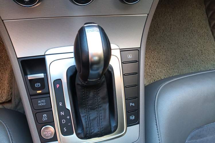 Used Volkswagen Magotan 2015 2.0 TSI Prestige Model Gear Lever