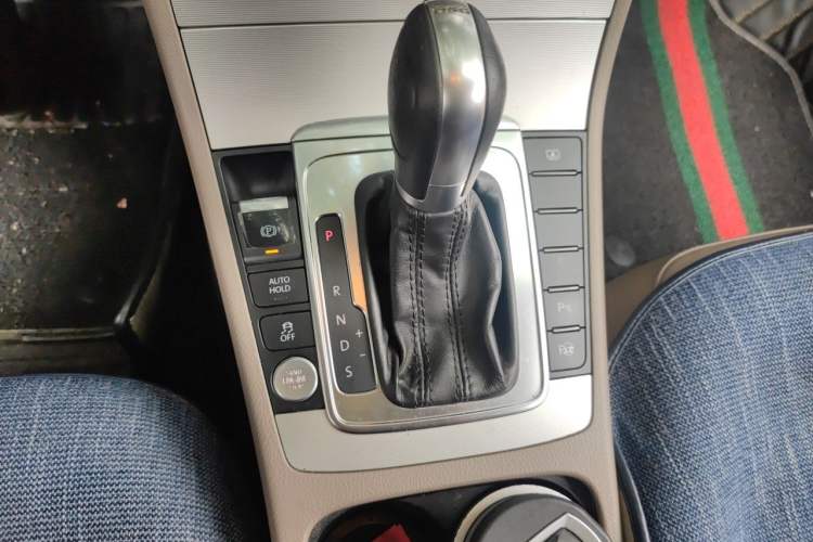Used Volkswagen Magotan 2015 2.0 TSI Prestige Model Gear Lever