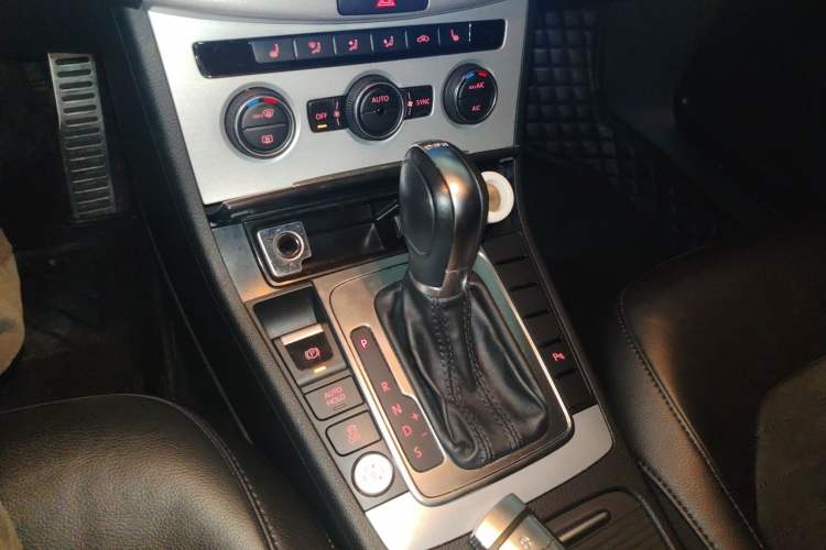 Used Volkswagen Magotan 2015 Facelift 1.8TSI Luxury Model Gear Lever