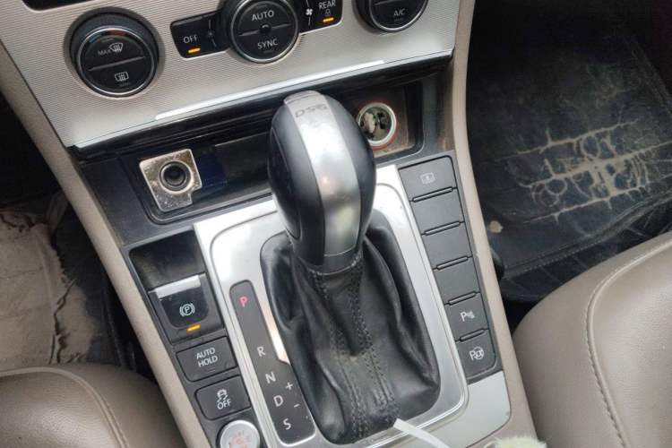 Used Volkswagen Magotan 2015 1.8TSI Prestige Model Gear Lever