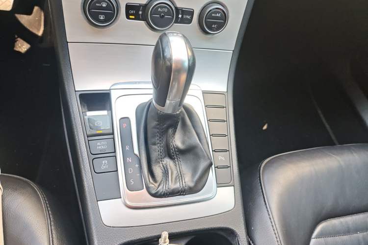Used Volkswagen Magotan 2015 1.8TSI Advanced Model Gear Lever