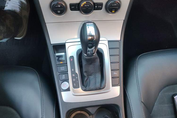 Used Volkswagen Magotan 2015 Revised Version 2.0 TSI Luxury Edition Gear Lever