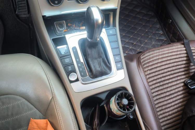 Used Volkswagen Magotan 2015 2.0 TSI Prestige Model Gear Lever