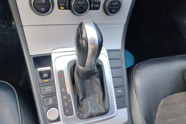 Used Volkswagen Magotan 2015 Revised Version 2.0 TSI Luxury Edition Gear Lever