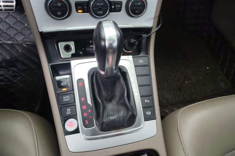 Used Volkswagen Magotan 2015 Revised 1.8TSI Prestige Version Gear Lever