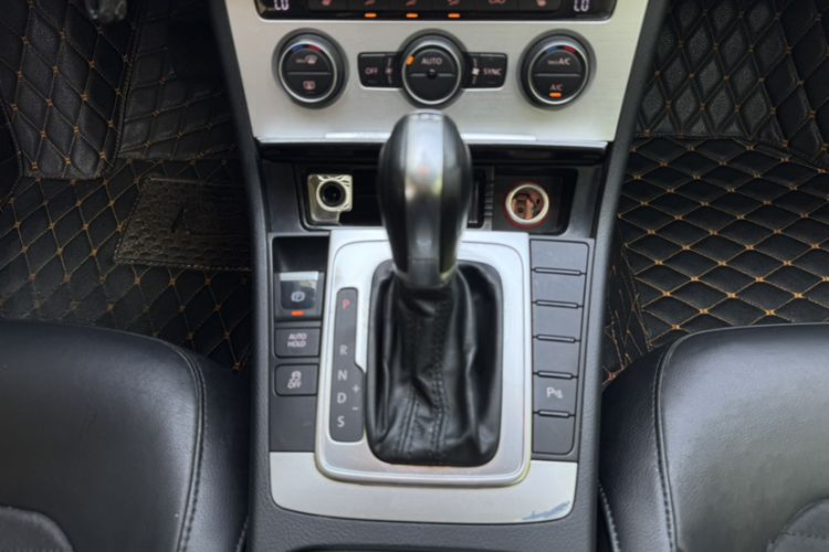 Used Volkswagen Magotan 2015 1.8TSI Luxury Model Gear Lever