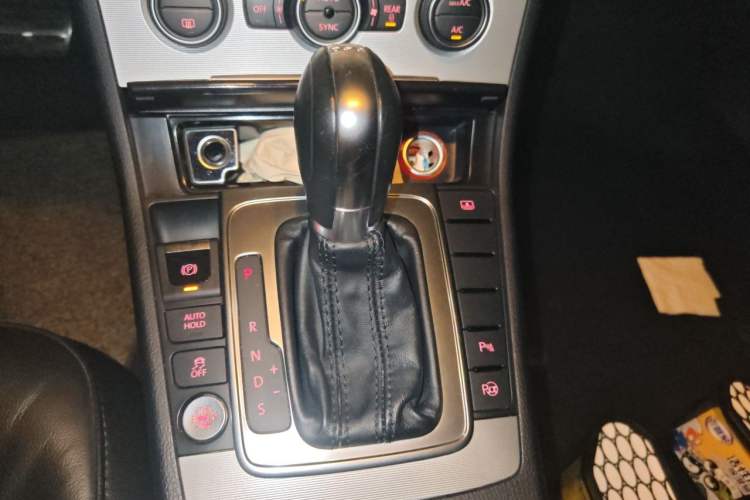 Used Volkswagen Magotan 2015 Revised Version 2.0 TSI Prestige Edition Gear Lever