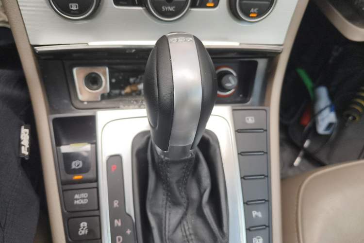 Used Volkswagen Magotan 2015 1.8TSI Prestige Model Gear Lever
