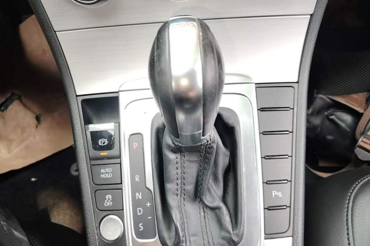 Used Volkswagen Magotan 2015 Facelift 1.8TSI Luxury Model Gear Lever