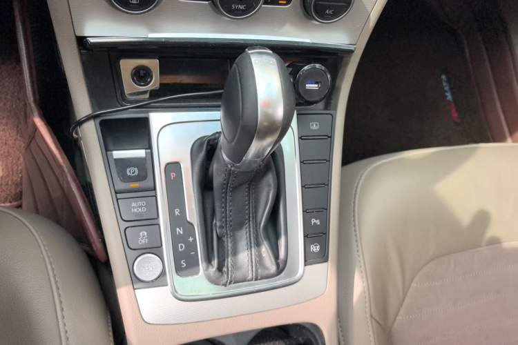 Used Volkswagen Magotan 2015 2.0 TSI Prestige Model Gear Lever