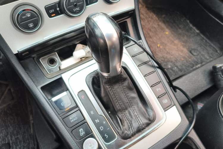 Used Volkswagen Magotan 2015 Revised Version 2.0 TSI Prestige Edition Gear Lever