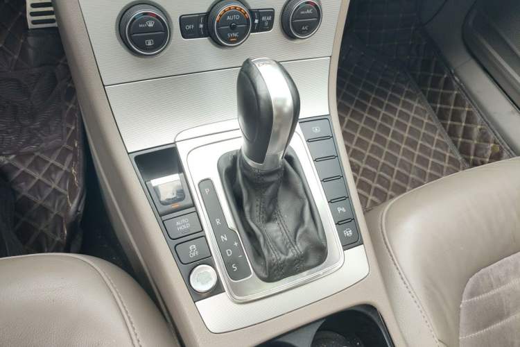 Used Volkswagen Magotan 2015 1.8TSI Prestige Model Gear Lever