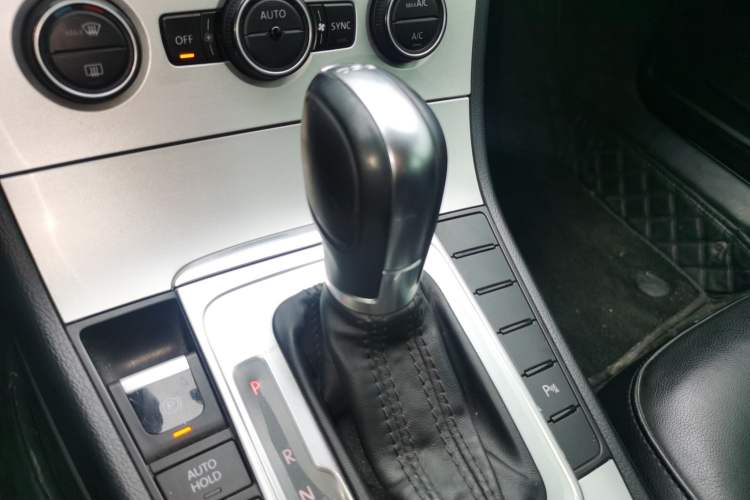 Used Volkswagen Magotan 2015 Revised Version 2.0 TSI Luxury Edition Gear Lever