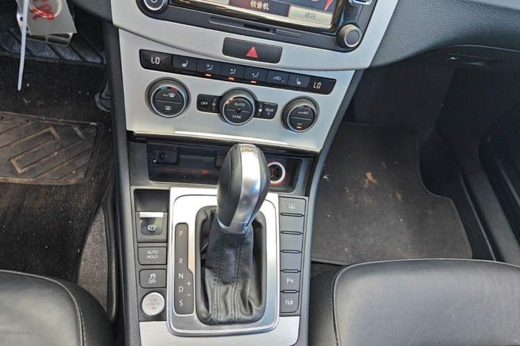 Used Volkswagen Magotan 2015 2.0 TSI Prestige Model Gear Lever