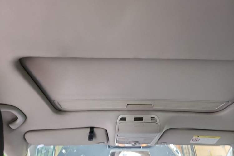 Used Volkswagen Magotan 2015 1.8TSI Luxury Model Headliner